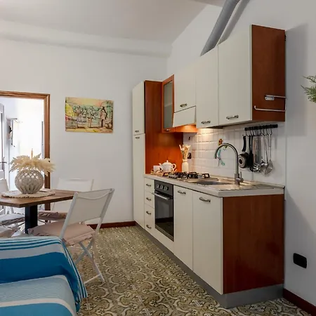 Guesthost - La Casa Sulla Calata Porto Venere